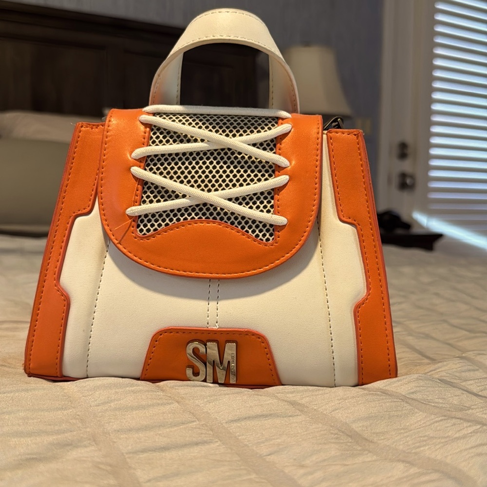 Steve Madden small bag. Crossover strap included. Used once. Excellent cond